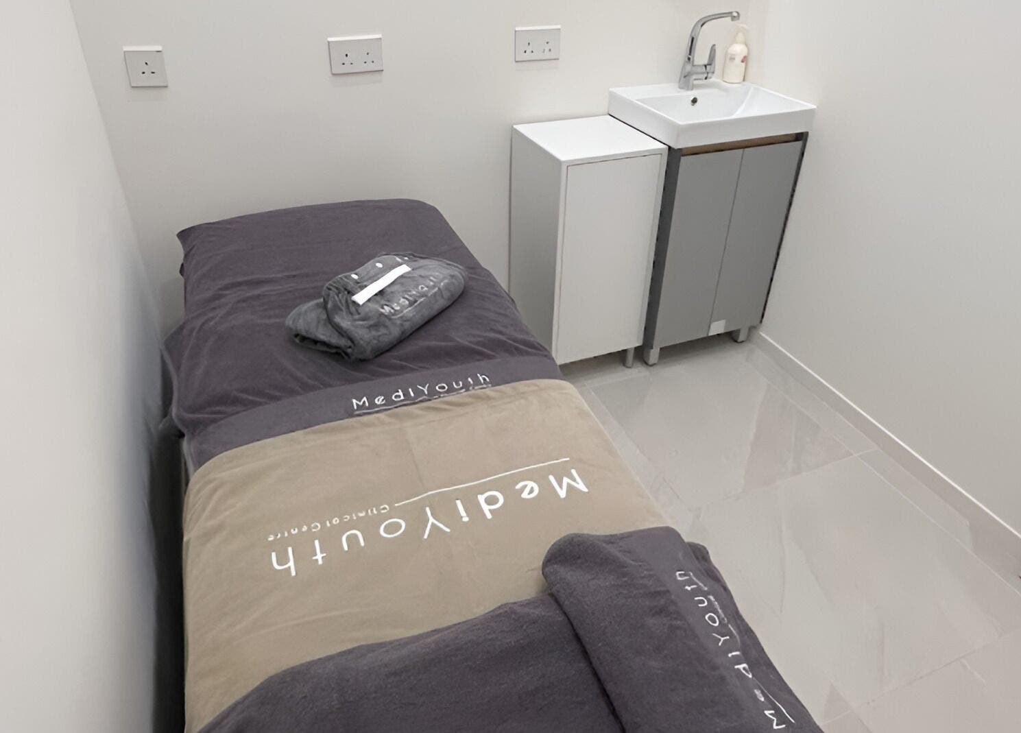 Tranquil treatment room at MediYouth Clinical Centre Central, Hong Kong Island, HK with plush bedding.