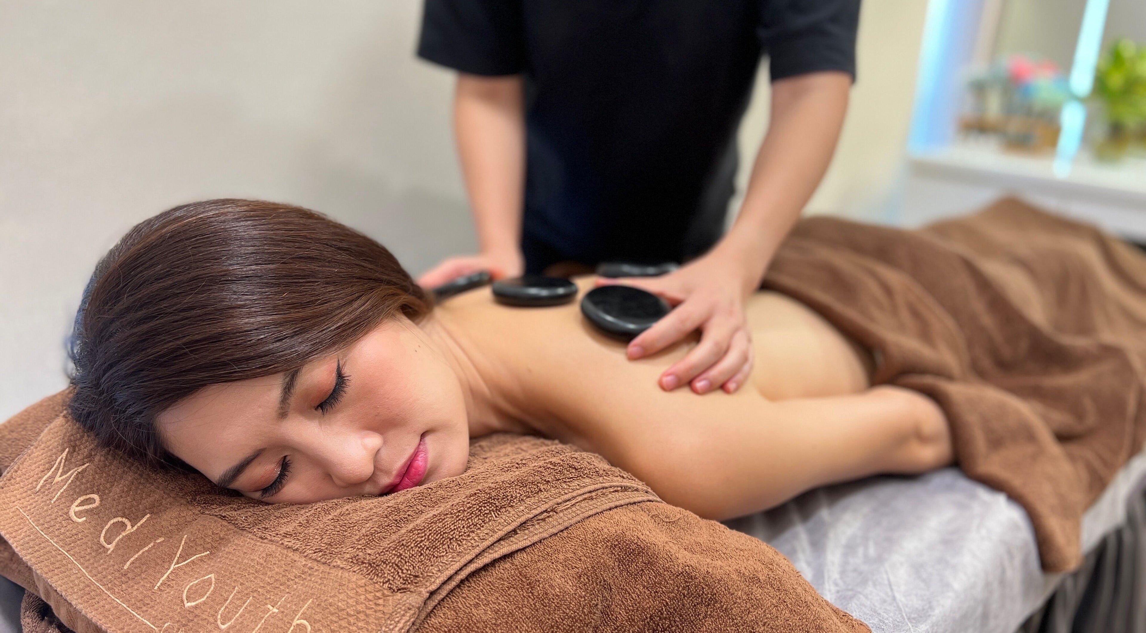 Hot stone massage at Medi Youth Clinical Centre Jordan, Kowloon, HK. Relaxing therapy for wellness and rejuvenation.