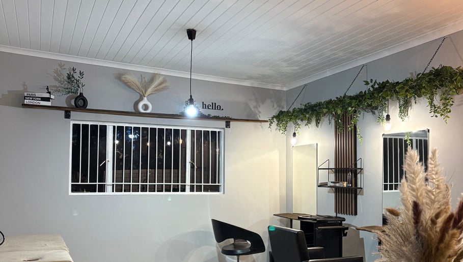 Modern salon interior at Stylist de Beleza, Pretoria, Gauteng, ZA featuring stylish decor and elegant lighting.