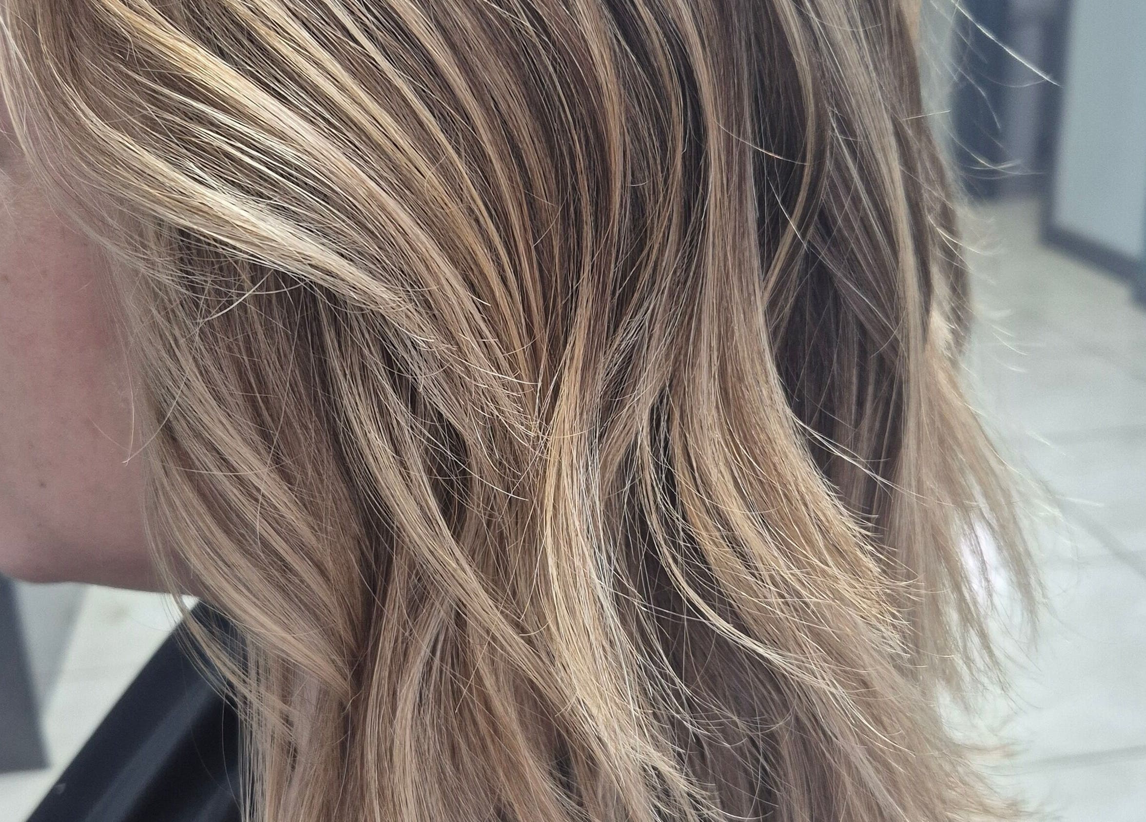 Beautiful blond hair highlights at Salon De Lyla, Ludgershall, England, GB, showcasing expert styling.