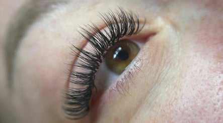 Kendra Lashes QBの画像：2