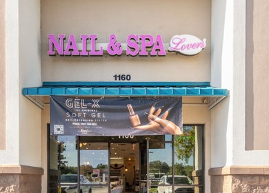 Front exterior of Lover's Nails Spa Kissimmee, showcasing the inviting entrance in Kissimmee, Florida, US.