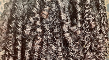 Rhiannon Lawson Hair, bild 2