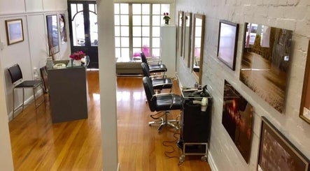 Salon at 72