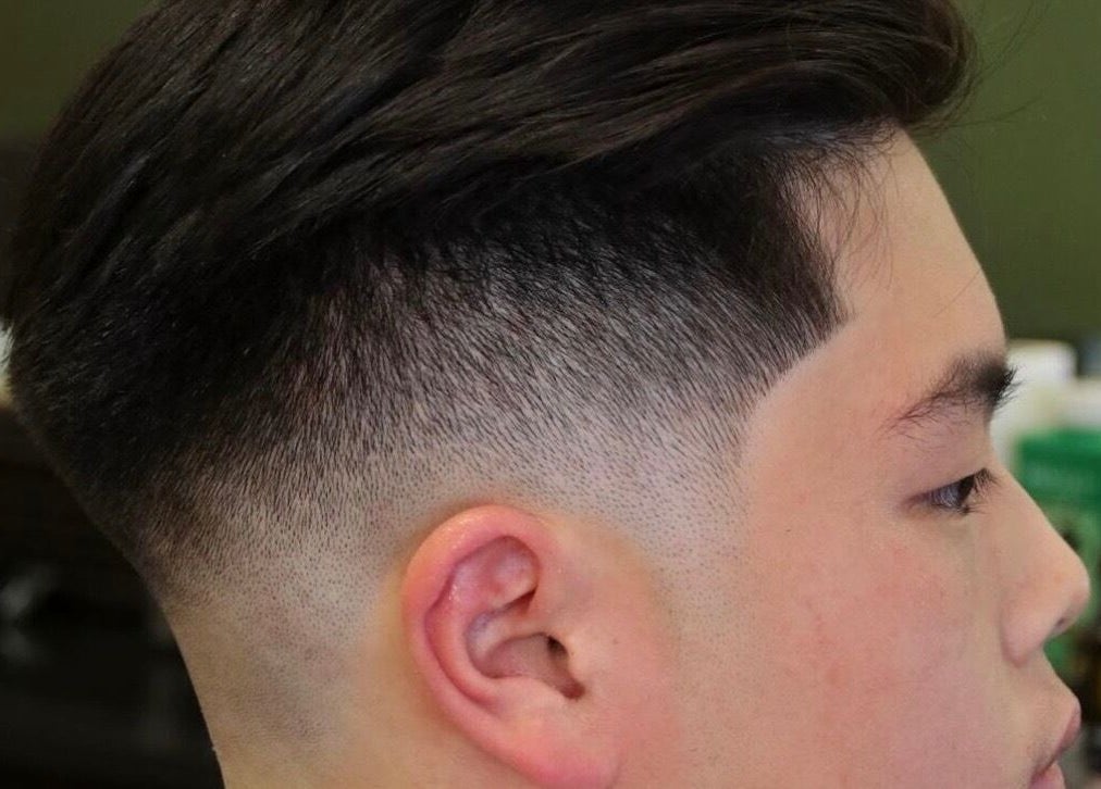 Precision fade hairstyle at The Suns Barbershop, 香港島, 香港島, HK, showcasing expert barber skills.