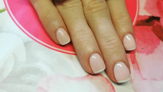 Nade's Nails and Beauty