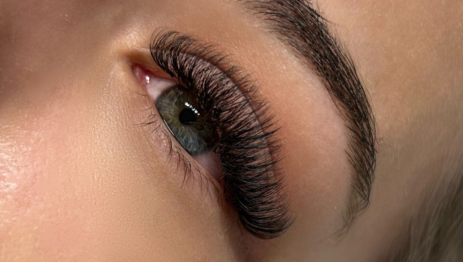 Phadez Lashes and Beauty صورة 1