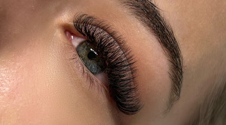 Phadez Lashes and Beauty