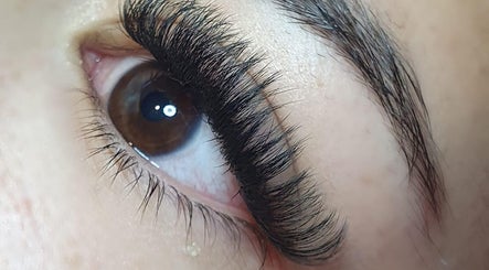 Phadez Lashes and Beauty صورة 3