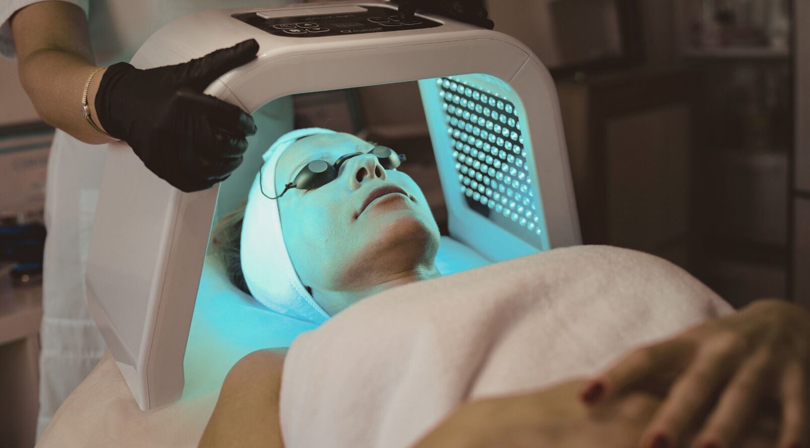 LED light therapy at Full Circle Aesthetics in Spokane Valley, Washington, US.