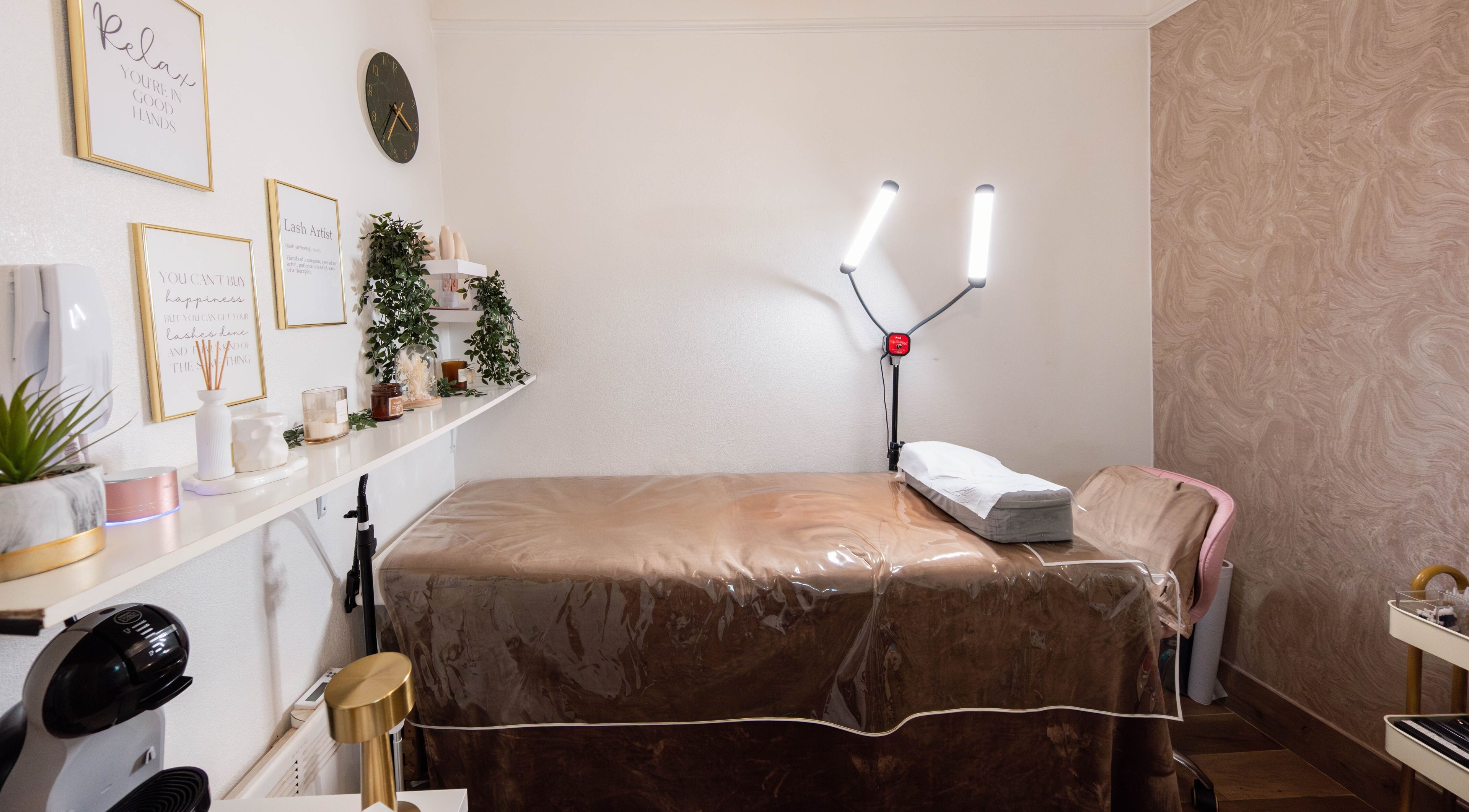 Relaxing treatment room at Arieyes, London, England, GB with decor and soft lighting.