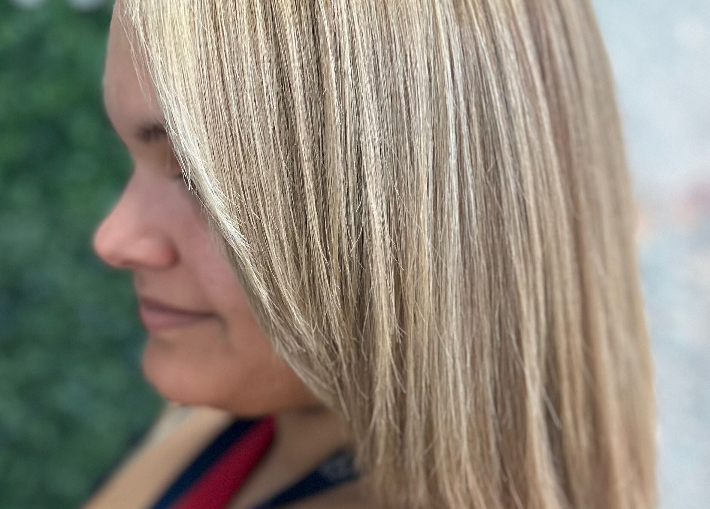 Sleek blonde hairstyle at Concept Dominican Hair Studio, West Palm Beach, Florida, US.
