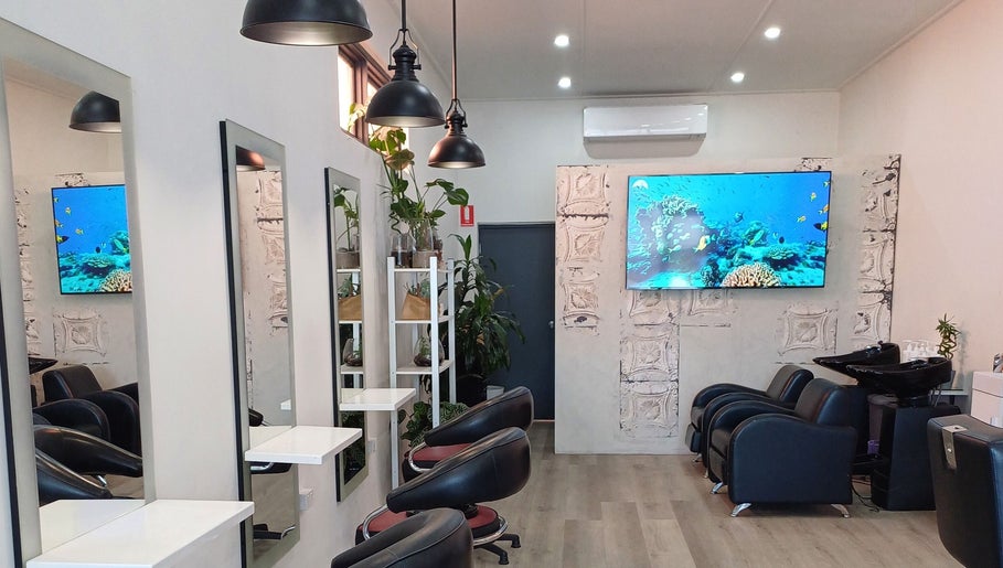 Εικόνα Unseen Hair Salon 1