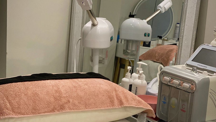 Acenti Skin treatment room in London, England, GB displaying skincare equipment and plush towel.