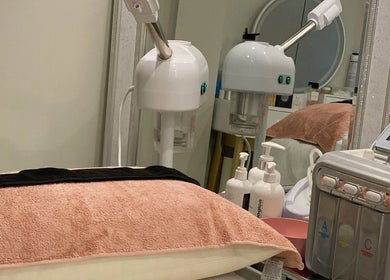 Acenti Skin treatment room in London, England, GB displaying skincare equipment and plush towel.