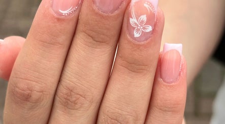 Elegant nail art with floral design by Acenti Skin in London, England, GB.