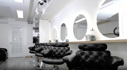 Decode Salon Flushing صورة 3