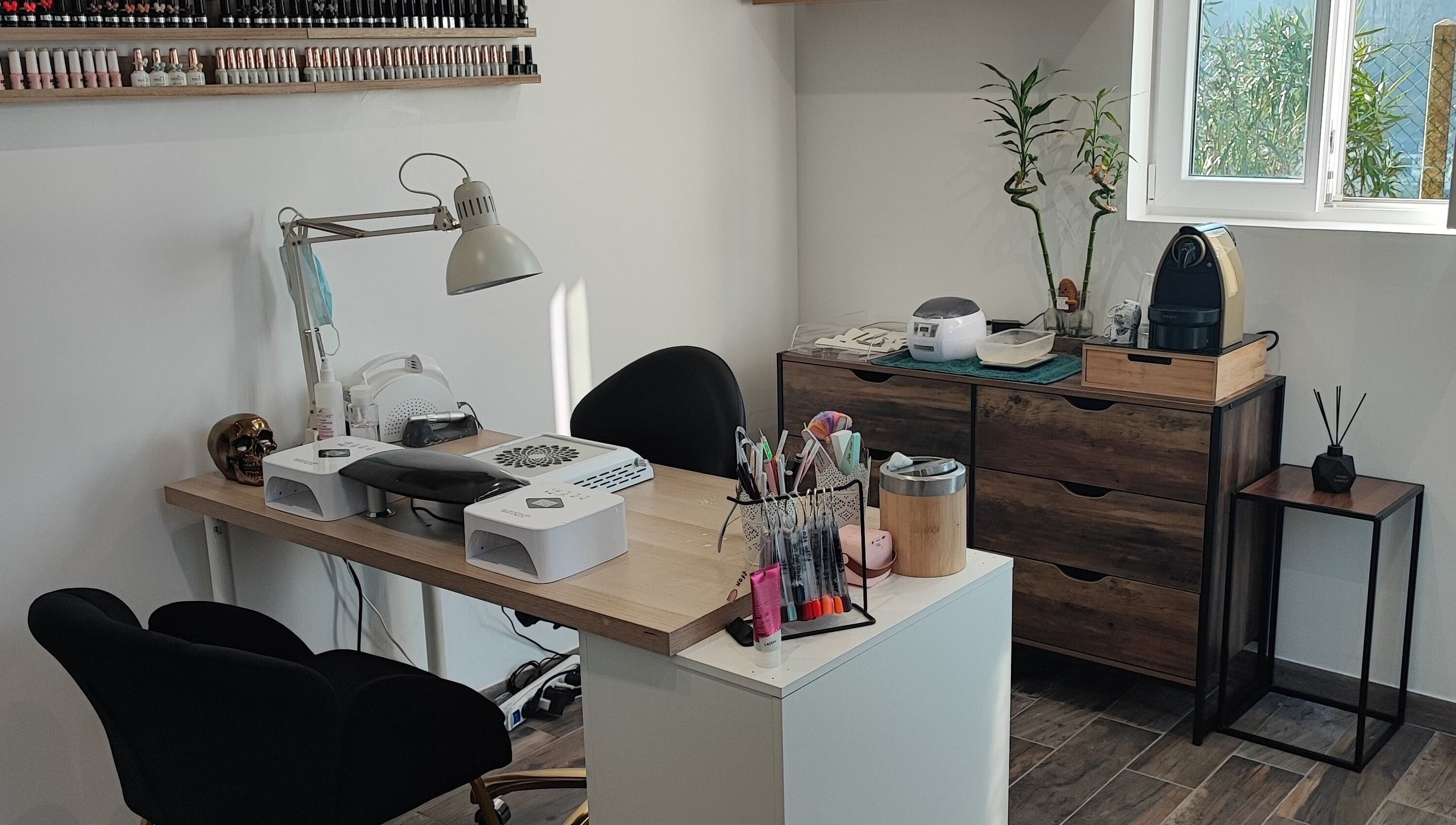 Salon de manucure Passionails60 à Tracy-le-Mont, Hauts-de-France, offrant un espace moderne et lumineux.