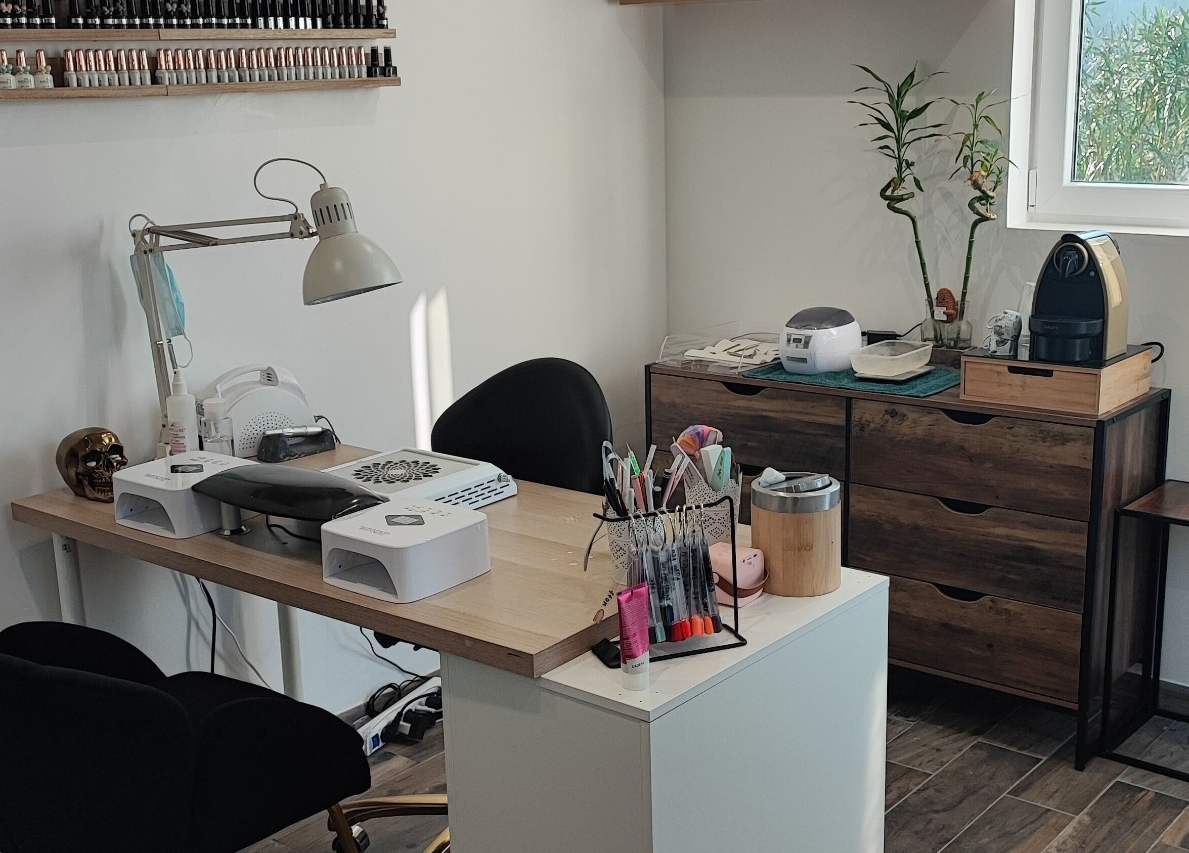 Salon de manucure Passionails60 à Tracy-le-Mont, Hauts-de-France, offrant un espace moderne et lumineux.