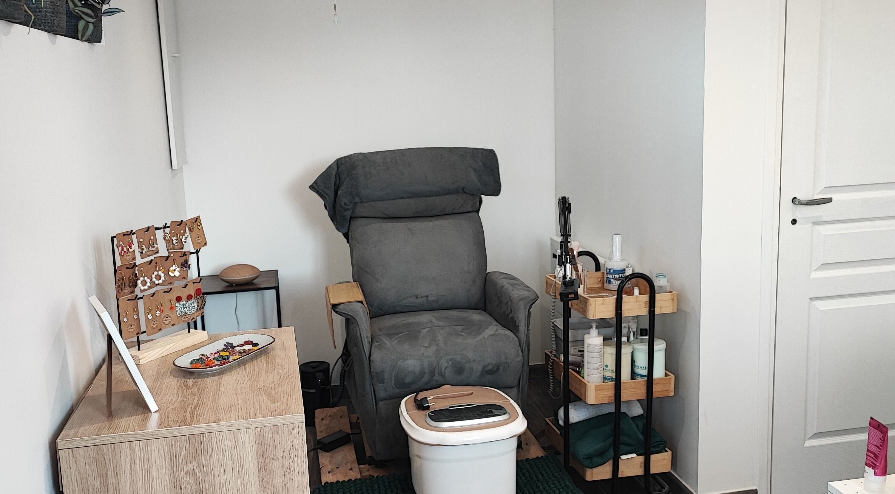 Fauteuil de soin confortable chez Passionails60 à Tracy-le-Mont, Hauts-de-France, FR.