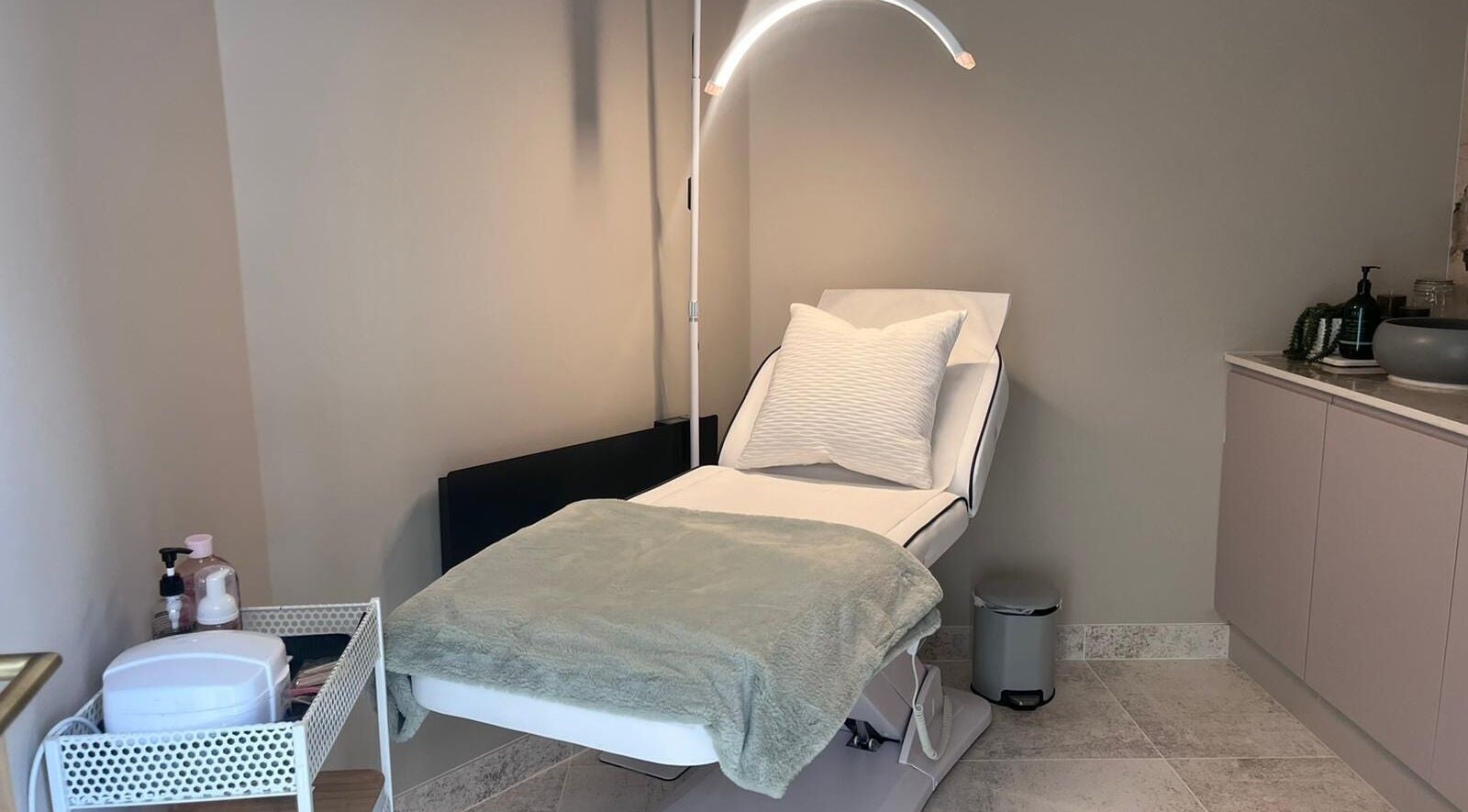 Tranquil treatment room at Thoroughbred Brows, Newmarket, England, GB featuring a comfortable reclining chair.