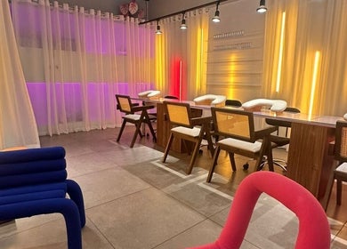 Interior moderno de Right Nail - Zona 14 Parque Las Americas, Ciudad De Guatemala, Guatemala, GT