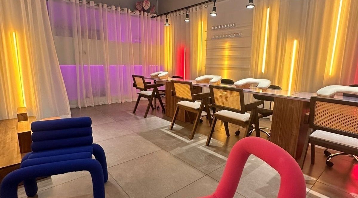 Interior moderno de Right Nail - Zona 14 Parque Las Americas, Ciudad De Guatemala, Guatemala, GT