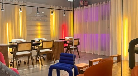 Área de trabajo moderna en Right Nail - Zona 14 Parque Las Americas, Ciudad De Guatemala, Guatemala, GT.