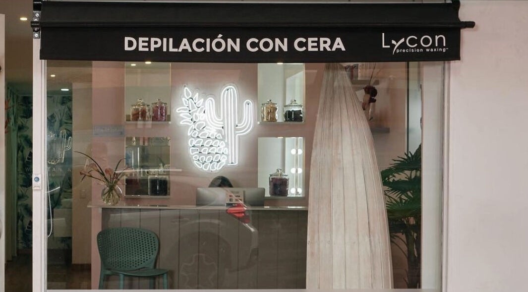 Entrada a Wax Tan and Go Studio Bogota en Bogotá, Bogotá, CO mostrando diseño interior moderno y acogedor.