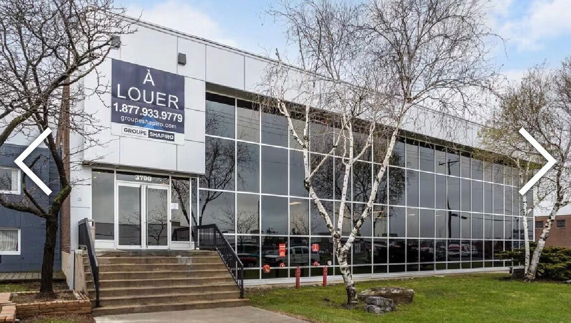 Façade moderne avec fenêtres à Meraki Browz, Montréal, Québec, CA