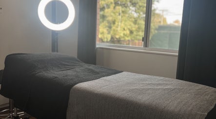 Relaxing treatment room at Beauty Bar 11 in Flinders View, Queensland, AU with cozy setup.