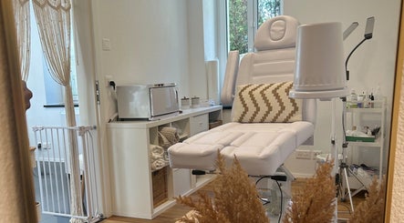 The Pamper Room - English Speaking Nail Artist in Bern specialising in BIAB | Gellack | Manicures | Pedicures