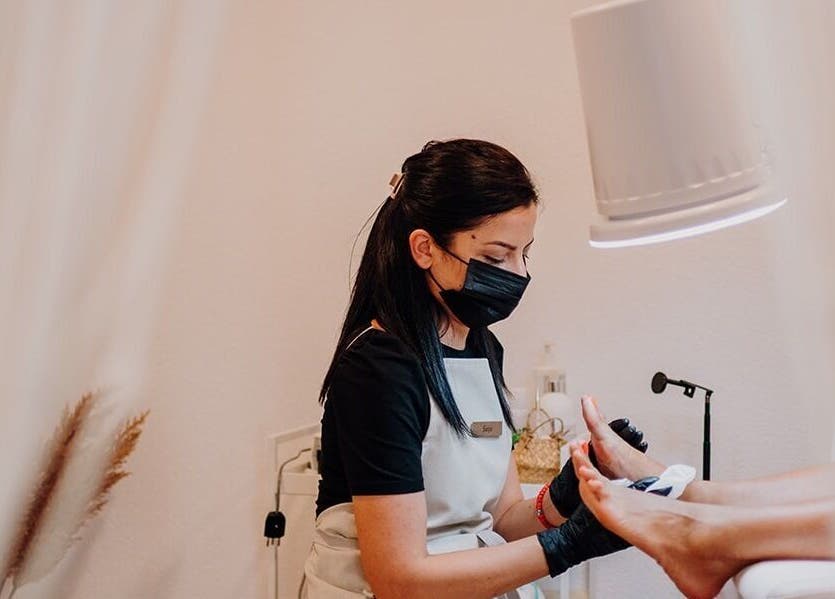 Relaxing pedicure at The Pamper Room, Bern, Switzerland, CH. Experience ultimate foot care by skilled professionals.