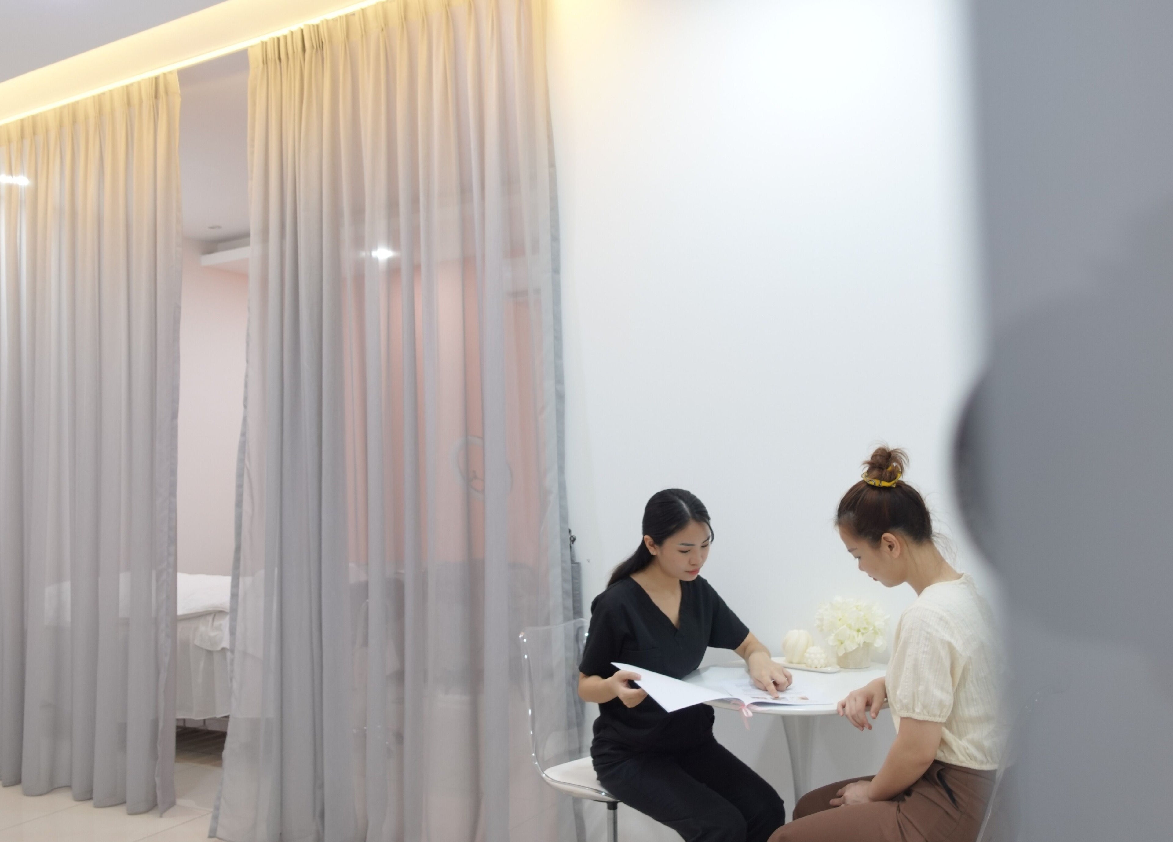 Consultation at Leann Aesthetic, Puchong, Selangor, MY with a calm, elegant ambiance and professional service.