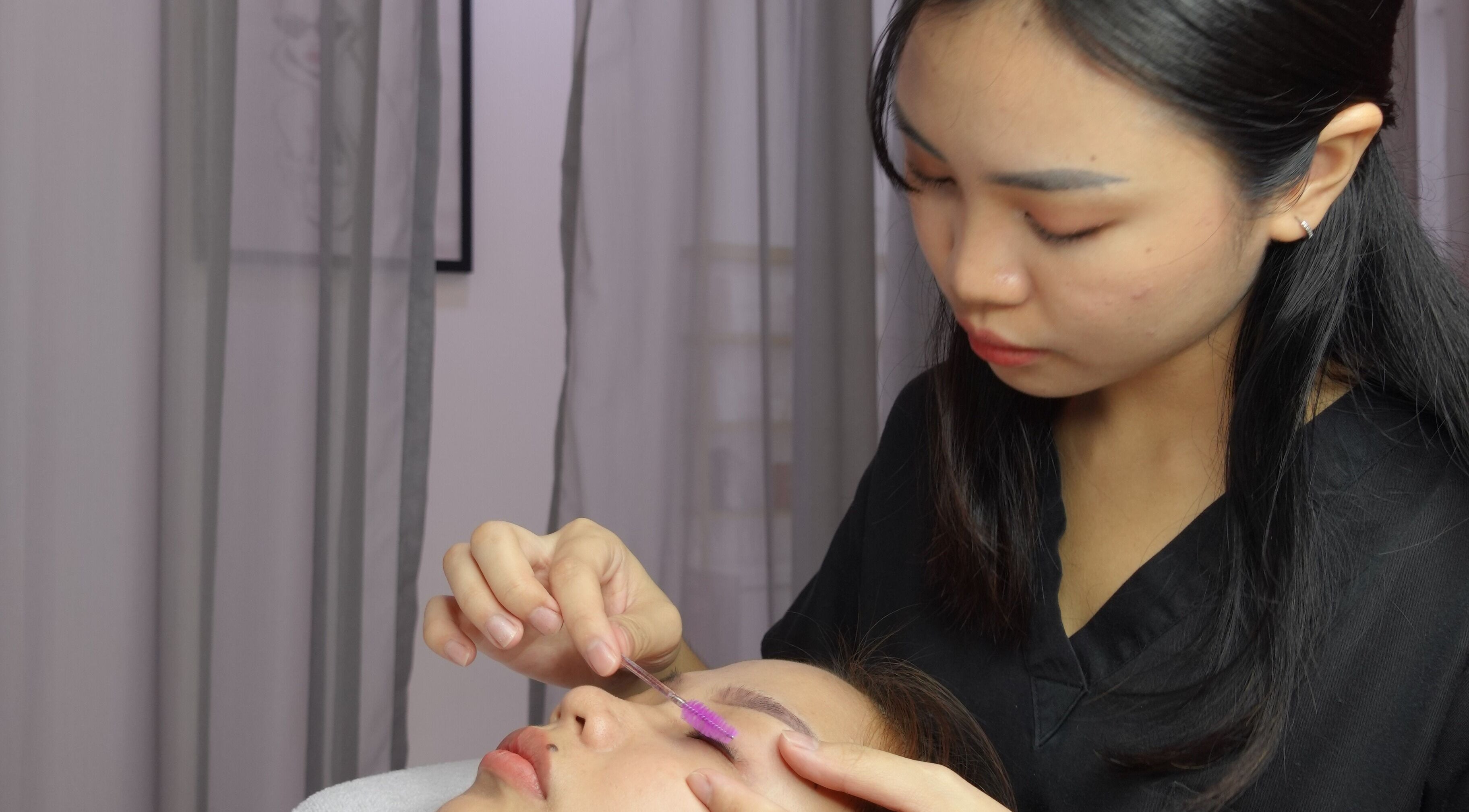 Expert lash enhancement at Leann Aesthetic, Puchong, Selangor, MY, showcasing precision beauty care.