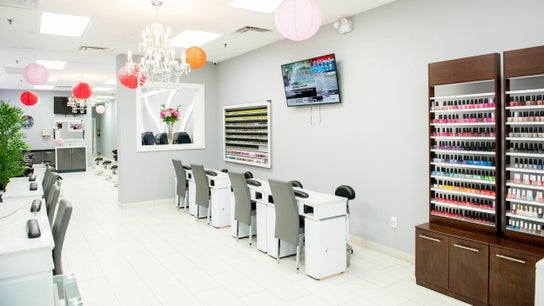 Best salons for nail extensions in Snelgrove, Toronto