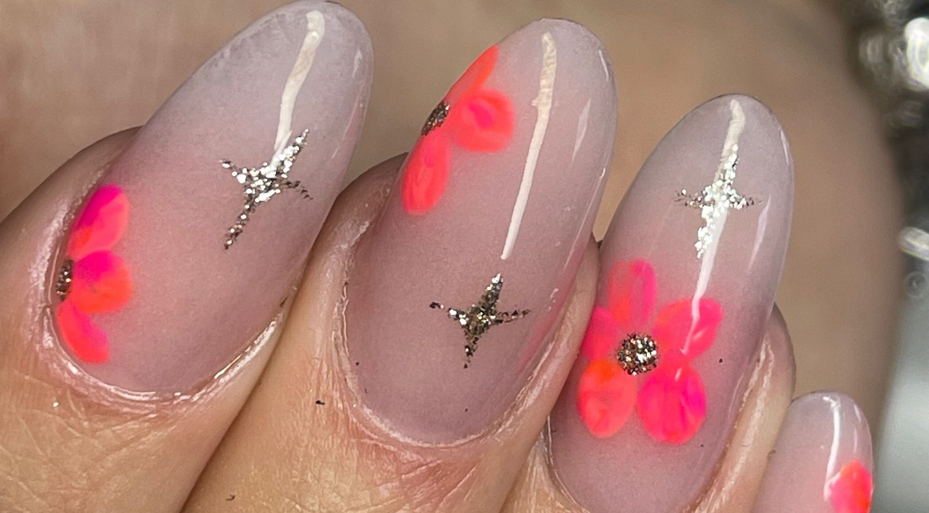 Vibrant floral nail art with glitter at Keekeesbeauty, Swindon, England, GB.