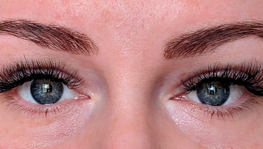 Lashes by Dee, bild 1