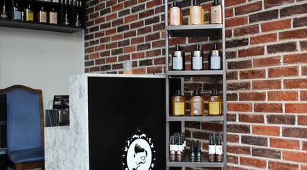 The One Gents Salon (JVT Branch)