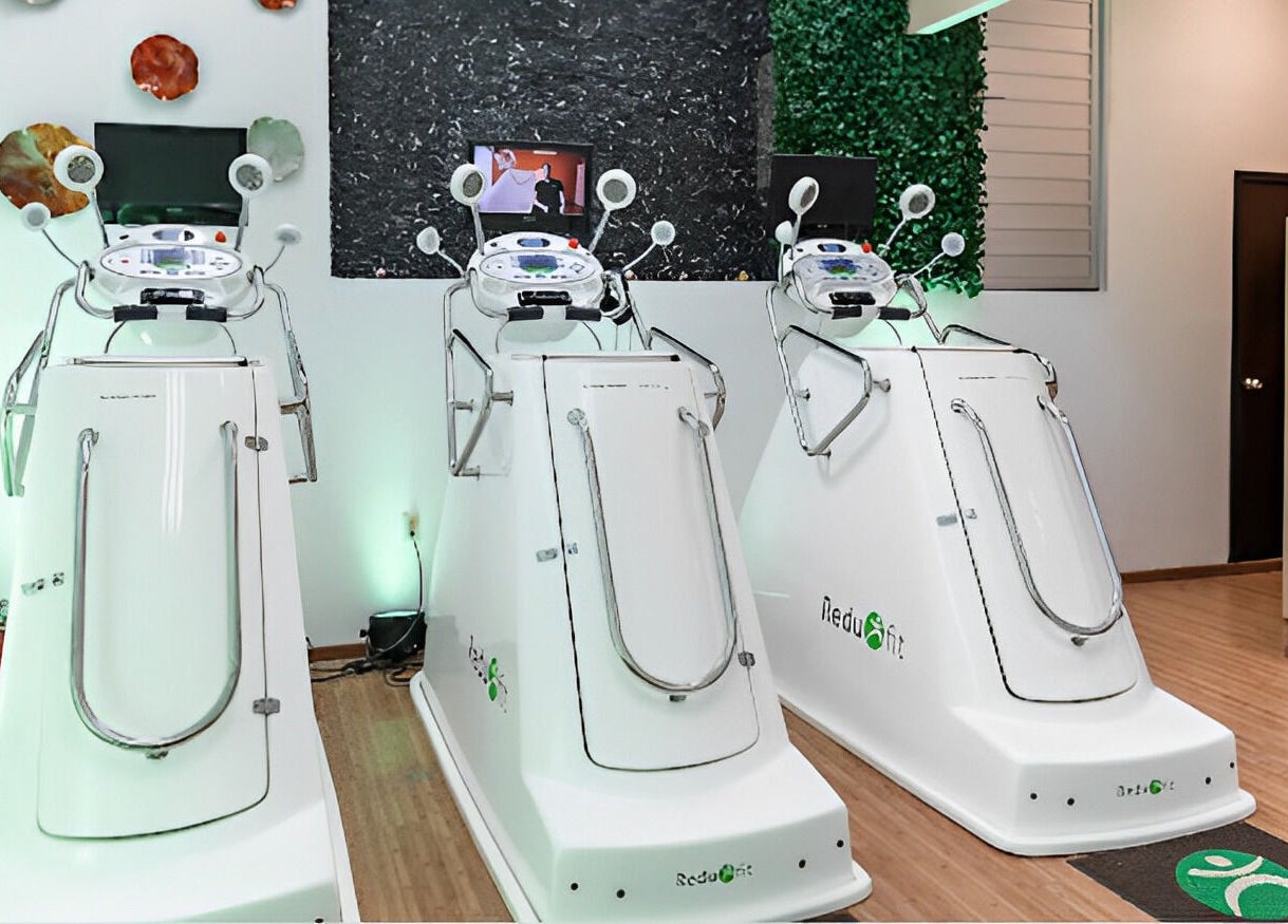 Máquinas de tratamiento vanguardistas en Redufit SPA, Tepic, Nayarit, MX, para una experiencia de bienestar única.