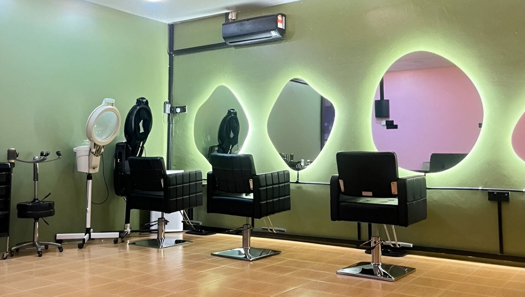 Elegant interior of Myfa Salon Indera Makhota 15, Indera Mahkota, Pahang, MY featuring modern chairs and mirrors.