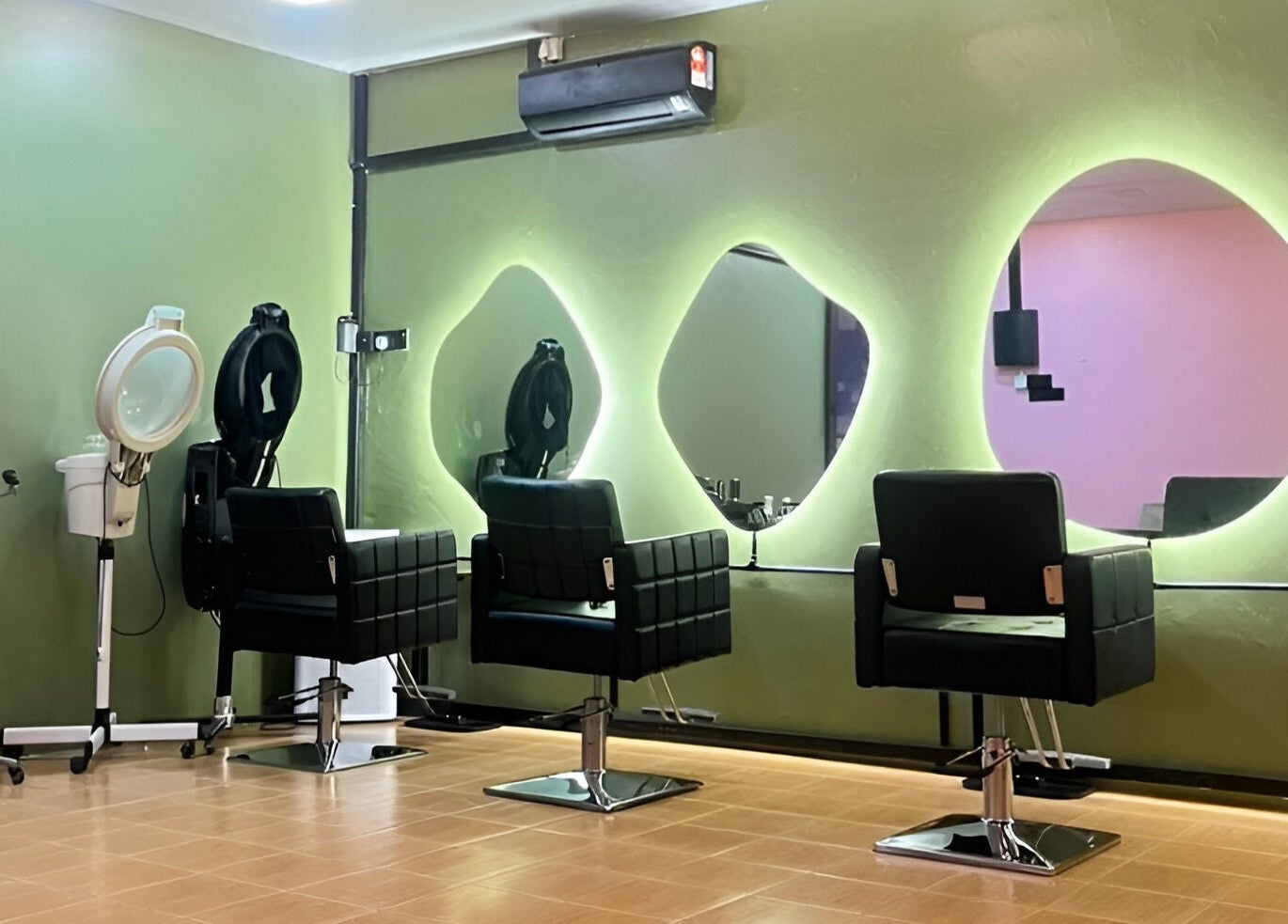 Elegant interior of Myfa Salon Indera Makhota 15, Indera Mahkota, Pahang, MY featuring modern chairs and mirrors.