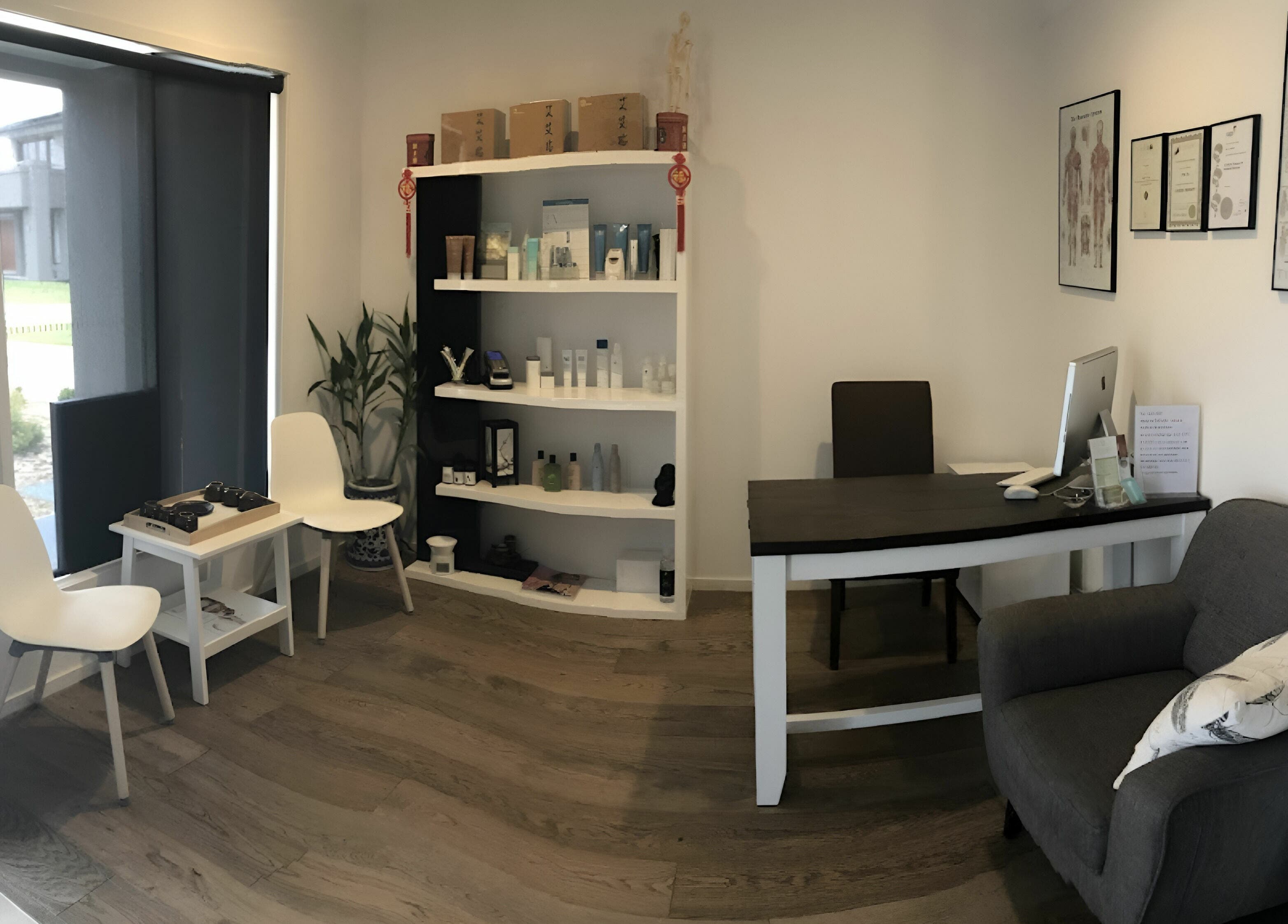 Reception area at Yuan Muscle Therapy in Melbourne, Victoria, AU with modern decor and calming ambiance.