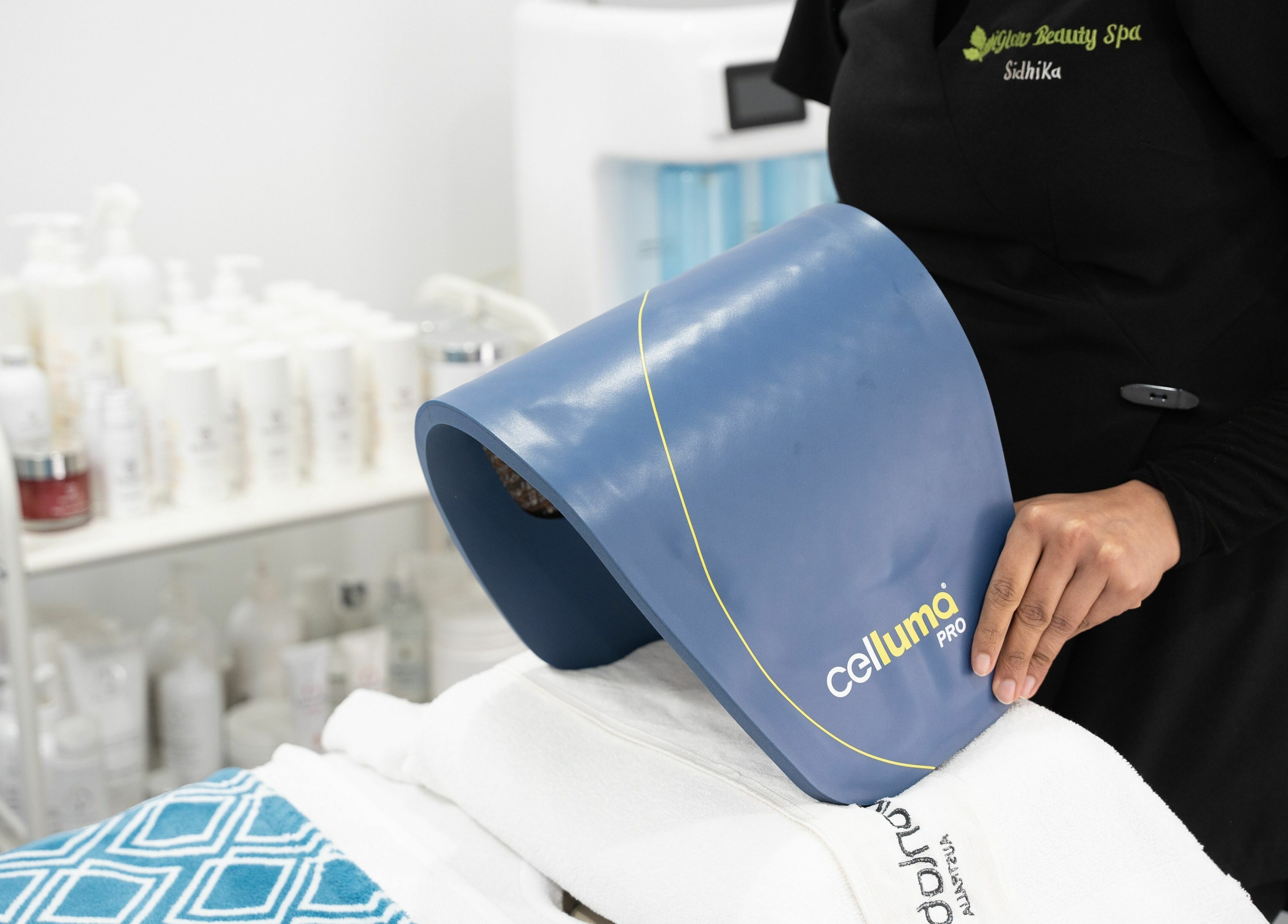 LED skin therapy at I Glow Skin Spa, Burnside, Victoria, AU promotes rejuvenation.