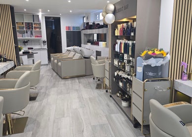 Chic salon decor at The Retreat@23/ Victoria Perkins Hairdressing, Knutsford, England, GB.