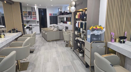 Chic salon decor at The Retreat@23/ Victoria Perkins Hairdressing, Knutsford, England, GB.