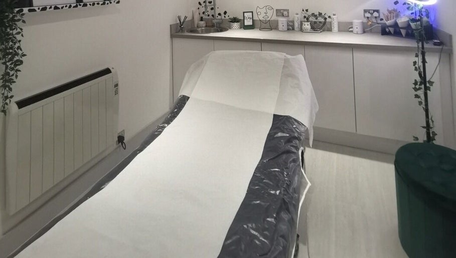 Relaxing treatment room at Beauty with Sammie, Coventry, England, GB. Modern decor with a comfortable lounge.