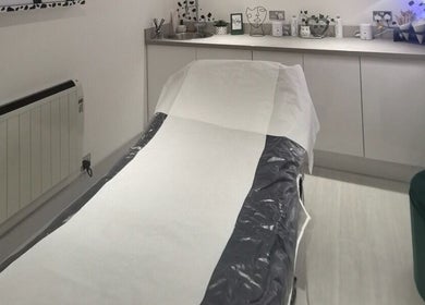 Relaxing treatment room at Beauty with Sammie, Coventry, England, GB. Modern decor with a comfortable lounge.