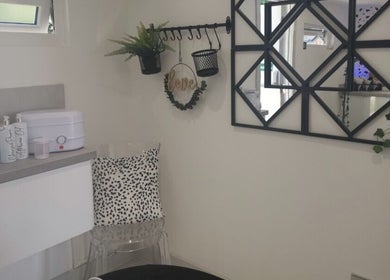 Relaxing corner at Beauty with Sammie in Coventry, England, GB featuring decor and styling products.