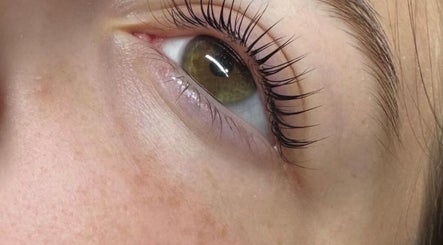 Close-up of a styled eyelash at Catherine’s Head2Toe, Kalamazoo, Michigan, US, showcasing precision and beauty.
